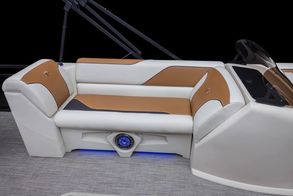 AVA6806_00300-23_Tahoe_Sport_85_ELW